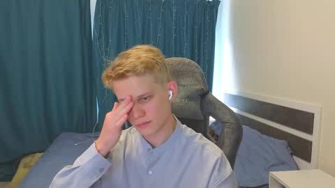 Snapshot of meow_mickey chatting on 09/16/25, 12:06 Mickey online show from 09/16/25, 12:06