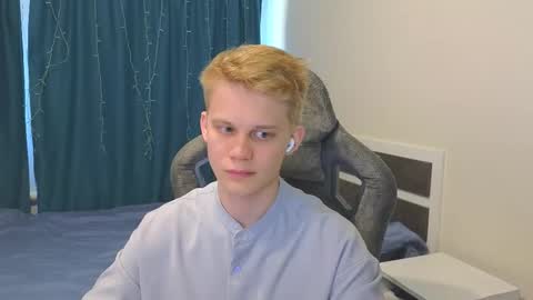 Snapshot of meow_mickey chatting on 09/17/25, 08:05 Mickey online show from 09/17/25, 08:05