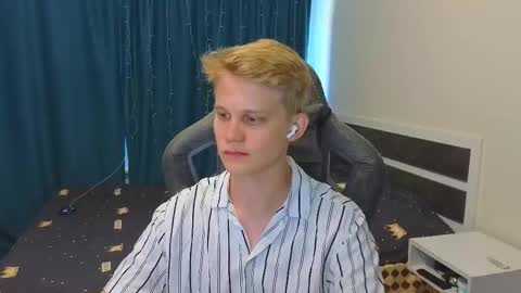 Snapshot of meow_mickey chatting on 10/03/25, 07:27 Mickey online show from 10/03/25, 07:27