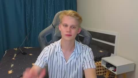 Snapshot of meow_mickey chatting on 10/09/25, 08:18 Mickey online show from 10/09/25, 08:18