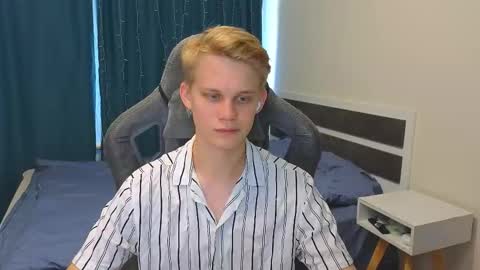 Snapshot of meow_mickey chatting on 10/18/25, 08:48 Mickey online show from 10/18/25, 08:48