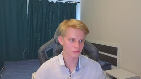 Snapshot of meow_mickey chatting on 10/23/25, 09:08 Mickey online show from 10/23/25, 09:08