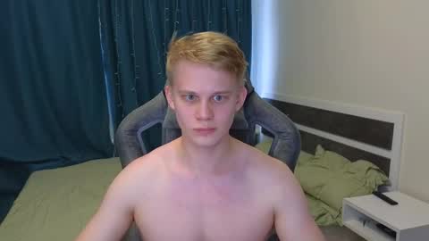 Snapshot of meow_mickey chatting on 12/19/25, 08:32 Mickey online show from 12/19/25, 08:32