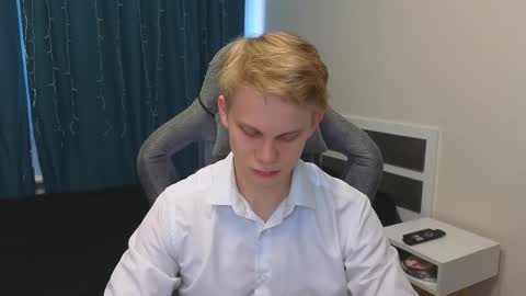 Snapshot of meow_mickey chatting on 01/07/26, 08:17 Mickey online show from 01/07/26, 08:17