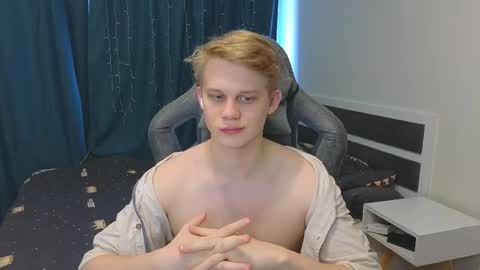 Snapshot of meow_mickey chatting on 01/17/26, 10:20 Mickey online show from 01/17/26, 10:20