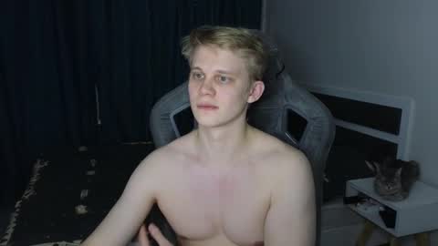 Snapshot of meow_mickey chatting on 01/19/26, 03:05 Mickey online show from 01/19/26, 03:05