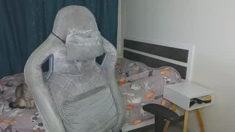 Snapshot of meow_mickey chatting on 02/06/26, 05:27 Mickey online show from 02/06/26, 05:27