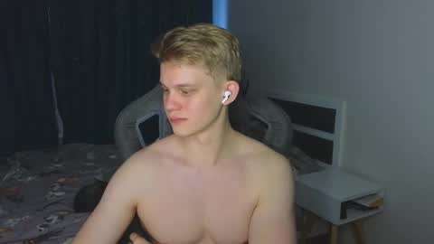 Snapshot of meow_mickey chatting on 02/11/26, 03:44 Mickey online show from 02/11/26, 03:44