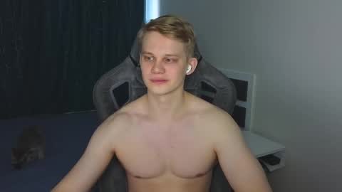 Snapshot of meow_mickey chatting on 02/17/26, 05:37 Mickey online show from 02/17/26, 05:37