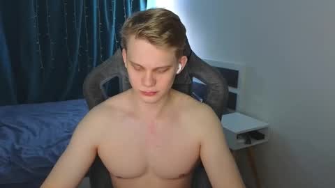 Snapshot of meow_mickey chatting on 02/18/26, 07:04 Mickey online show from 02/18/26, 07:04