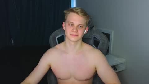 Snapshot of meow_mickey chatting on 02/24/26, 01:42 Mickey online show from 02/24/26, 01:42