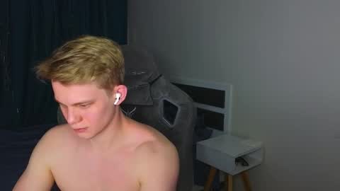 Snapshot of meow_mickey chatting on 02/25/26, 03:54 Mickey online show from 02/25/26, 03:54