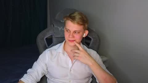 Snapshot of meow_mickey chatting on 02/26/26, 07:13 Mickey online show from 02/26/26, 07:13