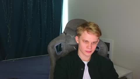 Snapshot of meow_mickey chatting on 02/28/26, 12:50 Mickey online show from 02/28/26, 12:50