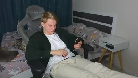 Snapshot of meow_mickey chatting on 03/06/26, 10:28 Mickey online show from 03/06/26, 10:28