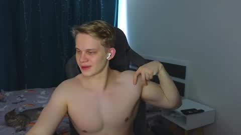 Snapshot of meow_mickey chatting on 03/08/26, 05:00 Mickey online show from 03/08/26, 05:00