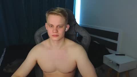 Snapshot of meow_mickey chatting on 03/10/26, 06:18 Mickey online show from 03/10/26, 06:18