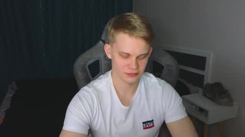 Snapshot of meow_mickey chatting on 03/10/26, 06:57 Mickey online show from 03/10/26, 06:57