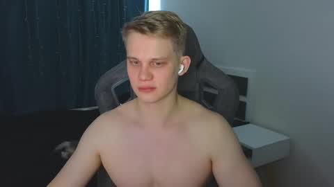 Snapshot of meow_mickey chatting on 03/12/26, 06:19 Mickey online show from 03/12/26, 06:19