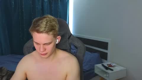 Snapshot of meow_mickey chatting on 03/17/26, 08:06 Mickey online show from 03/17/26, 08:06