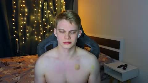 Snapshot of meow_mickey chatting on 03/22/26, 10:46 Mickey online show from 03/22/26, 10:46