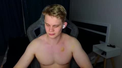 Snapshot of meow_mickey chatting on 03/24/26, 04:34 Mickey online show from 03/24/26, 04:34