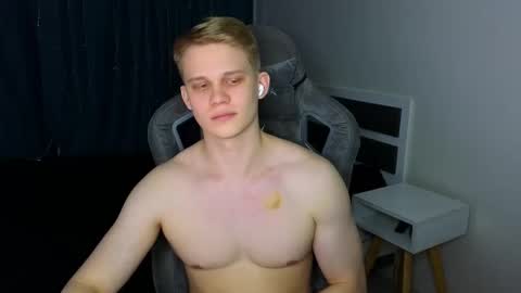 Snapshot of meow_mickey chatting on 03/26/26, 03:06 Mickey online show from 03/26/26, 03:06