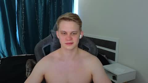 Snapshot of meow_mickey chatting on 03/30/26, 10:49 Mickey online show from 03/30/26, 10:49