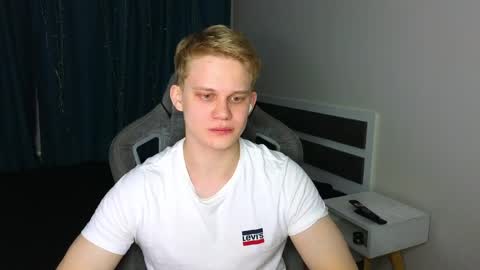 Snapshot of meow_mickey chatting on 03/31/26, 06:19 Mickey online show from 03/31/26, 06:19