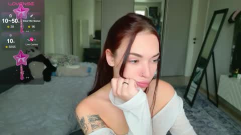 Snapshot of meow_moore chatting on 05/05/26, 05:04 Megan online show from 05/05/26, 05:04