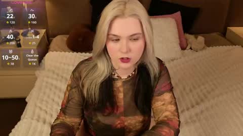 Snapshot of meow_teyya chatting on 06/05/26, 02:45 Ivy online show from 06/05/26, 02:45