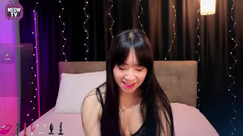 Snapshot of meowkami chatting on 03/23/26, 12:36 meowkami online show from 03/23/26, 12:36