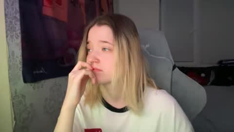 Snapshot of meowki4 chatting on 12/30/24, 02:51 meowme online show from 12/30/24, 02:51