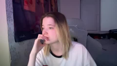 Snapshot of meowki4 chatting on 12/31/24, 04:06 meowme online show from 12/31/24, 04:06