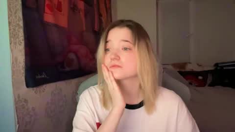 Snapshot of meowki4 chatting on 12/31/24, 06:13 meowme online show from 12/31/24, 06:13