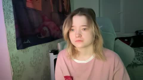 Snapshot of meowki4 chatting on 01/01/25, 09:09 meowme online show from 01/01/25, 09:09