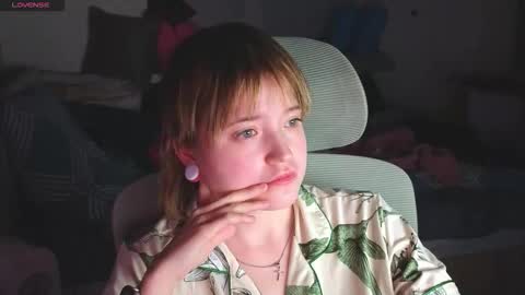 meowme online show from 12/01/25, 02:55