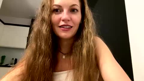 Snapshot of meowmariana chatting on 08/08/26, 07:27 Mary online show from 08/08/26, 07:27