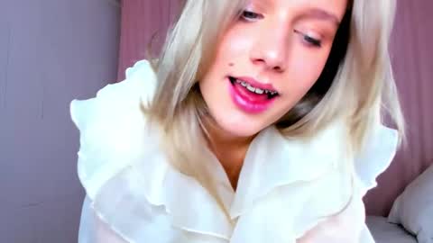 Lilu online show from 10/22/25, 02:23