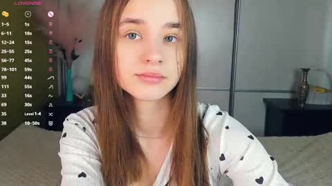 Snapshot of meoww_meows chatting on 04/07/26, 10:48 Julie online show from 04/07/26, 10:48