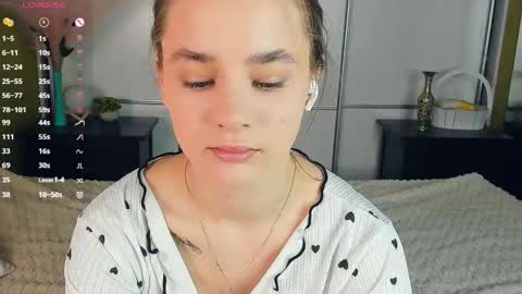 Snapshot of meoww_meows chatting on 04/11/26, 07:13 Julie online show from 04/11/26, 07:13