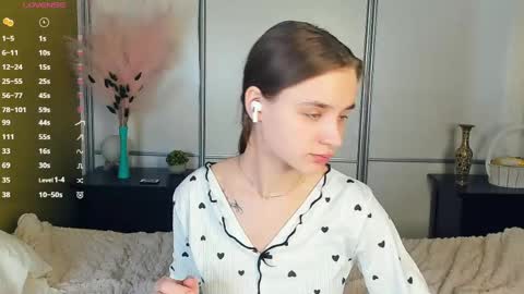 Snapshot of meoww_meows chatting on 04/16/26, 07:53 Julie online show from 04/16/26, 07:53