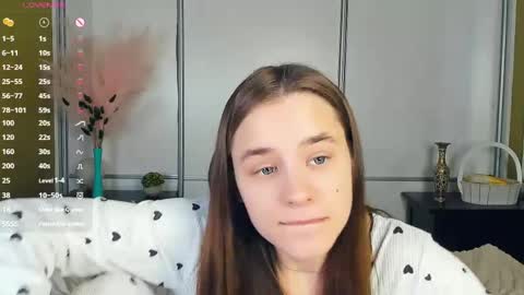 Snapshot of meoww_meows chatting on 04/22/26, 07:11 Julie online show from 04/22/26, 07:11