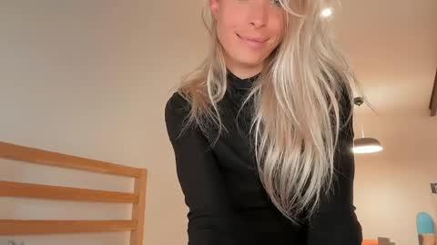 mer_kel online show from 04/16/26, 12:11