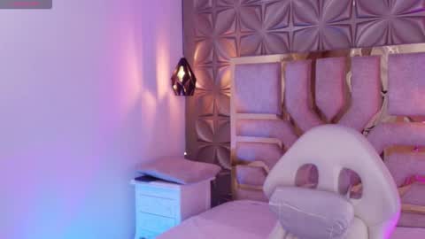    online show from 10/06/25, 07:11