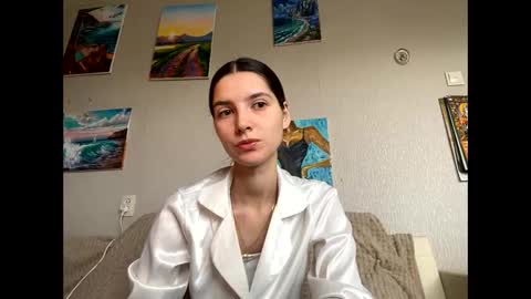 Snapshot of meralynn chatting on 04/03/26, 09:40 LEVA online show from 04/03/26, 09:40