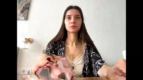 Snapshot of meralynn chatting on 04/08/26, 06:35 LEVA online show from 04/08/26, 06:35