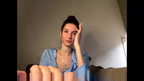 Snapshot of meralynn chatting on 04/11/26, 08:35 LEVA online show from 04/11/26, 08:35