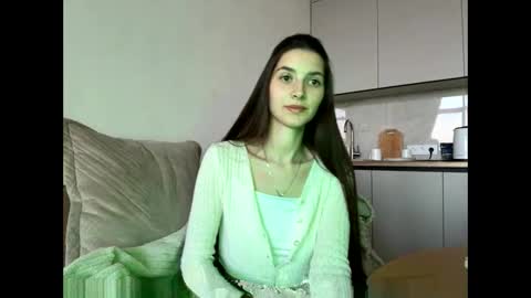 Snapshot of meralynn chatting on 04/19/26, 04:28 LEVA online show from 04/19/26, 04:28