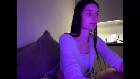 Snapshot of meralynn chatting on 04/19/26, 06:10 LEVA online show from 04/19/26, 06:10